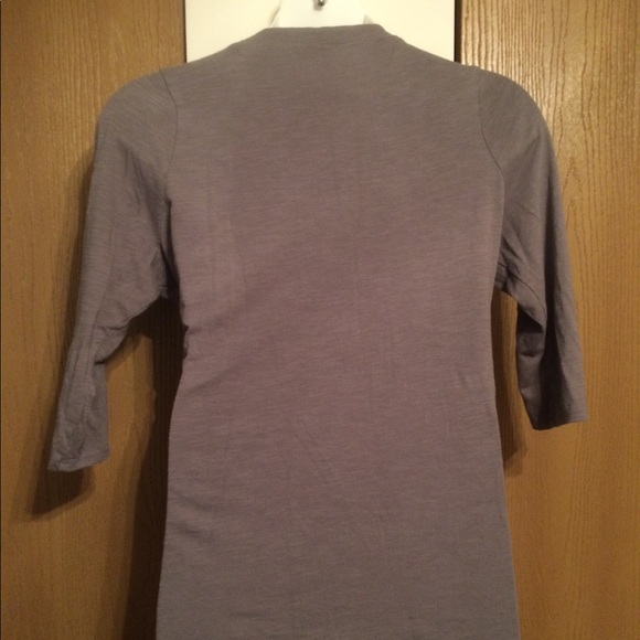 V-neck cotton tee. - Picture 2 of 3